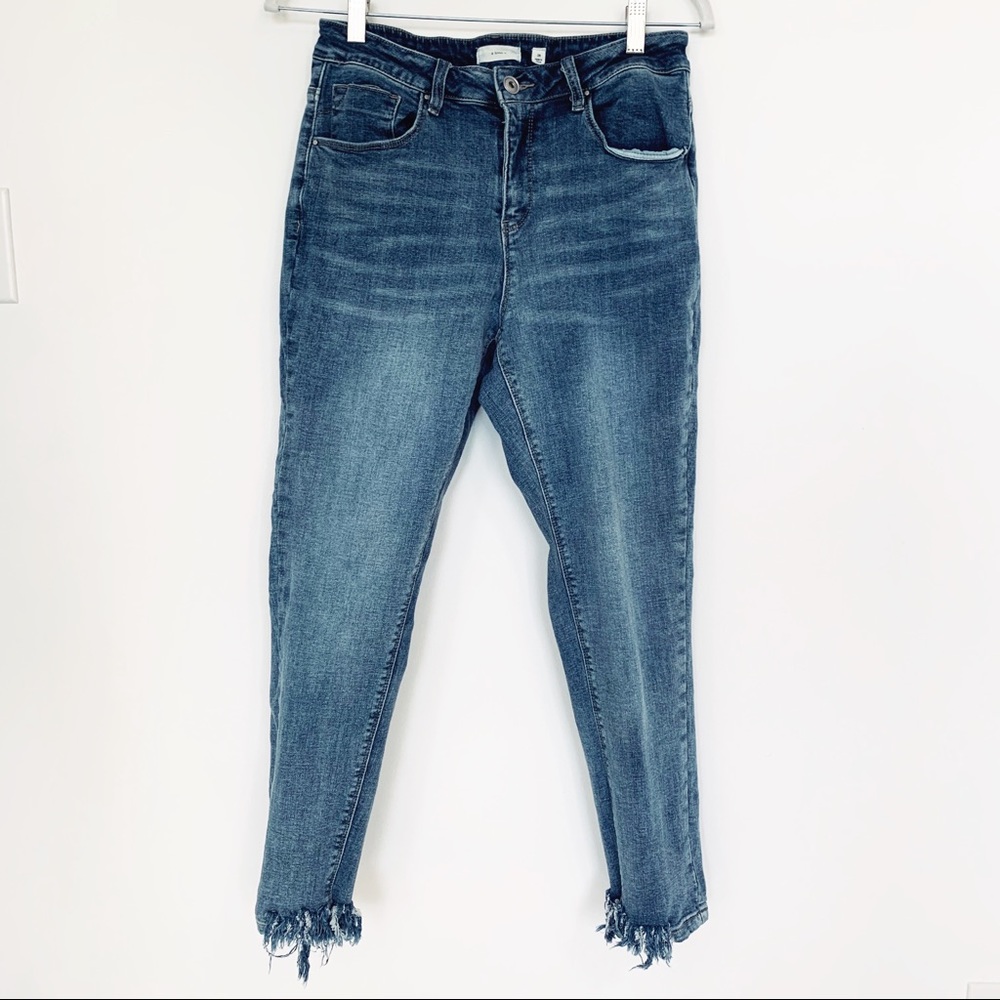 a loves a High Waisted Fringe Cut Jeans Size 28